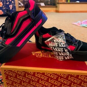 Vans Retro Y2K 2000’s Black and Hot Pink Low-Tops NEW IN BOX